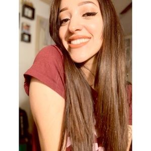 Meet your Posher, Alexia